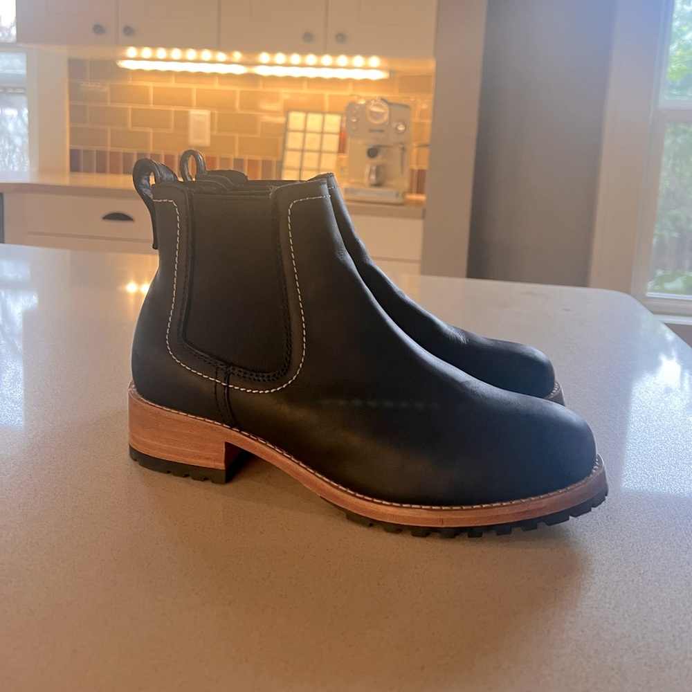 Black leather Chelsea boot
